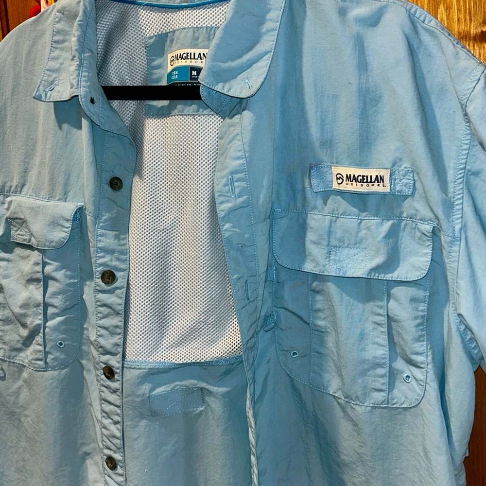 MAGELLAN Men’s outdoors button down MEDIUM